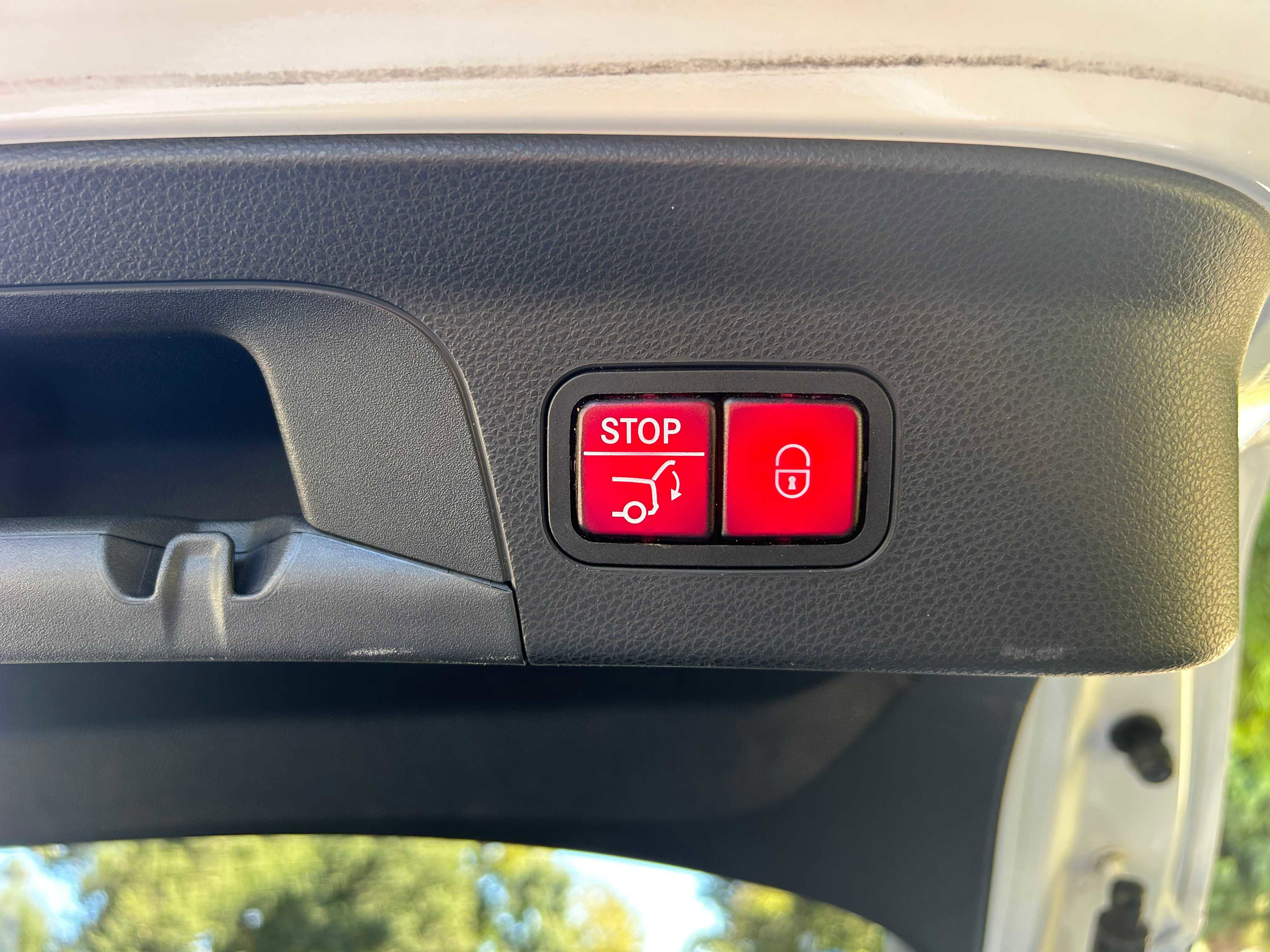 Used 2019 Mercedes-Benz GLC 300 4MATIC Coupe image 24