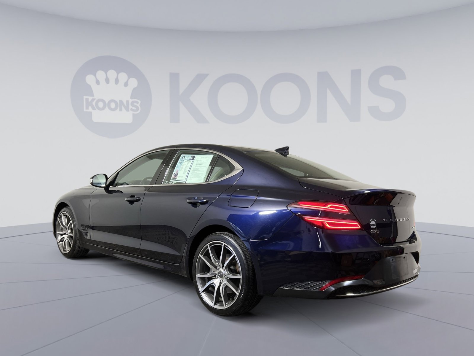 Used 2023 Genesis G70 2.0T image 4