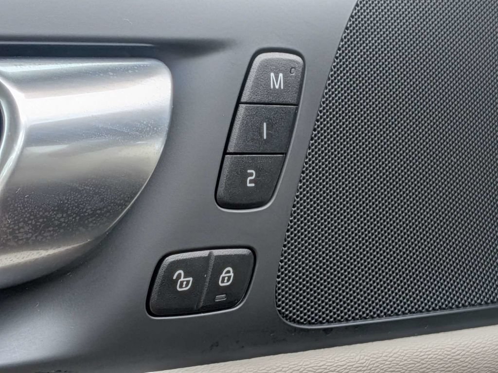 Certified 2024 Volvo S60 B5 Plus w/ Climate Package FWD image 30