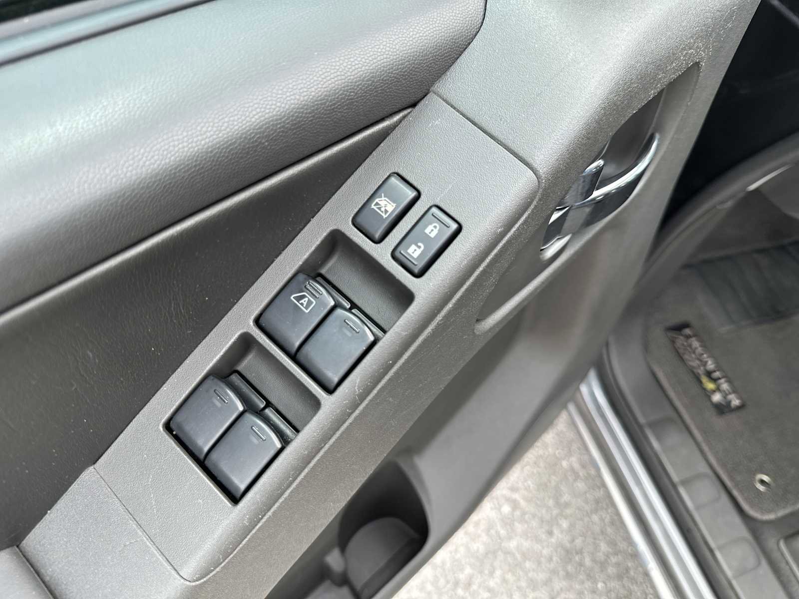 Used 2020 Nissan Frontier PRO-4X w/ Pro-4x Utility Package AWD/4WD image 16