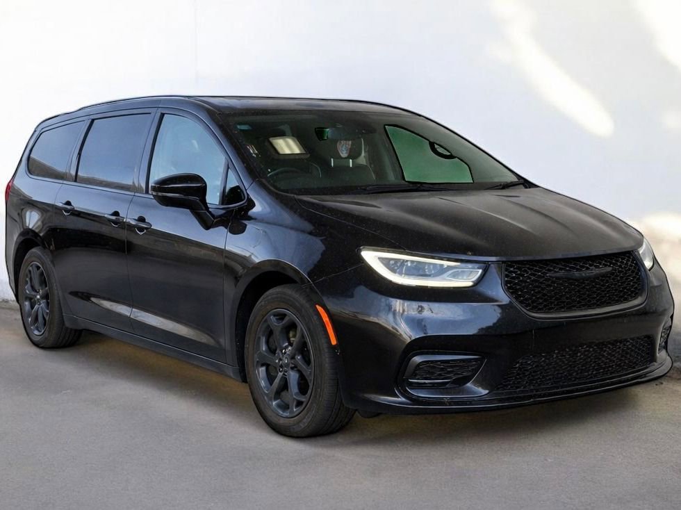 Used 2022 Chrysler Pacifica Limited w/ Uconnect Theater Family Group image 20