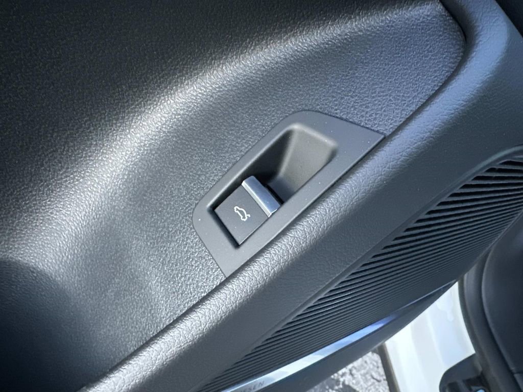 New 2026 Audi Q8 Premium image 12