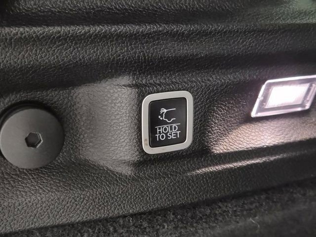 Used 2023 Jeep Grand Cherokee L Summit AWD/4WD image 10