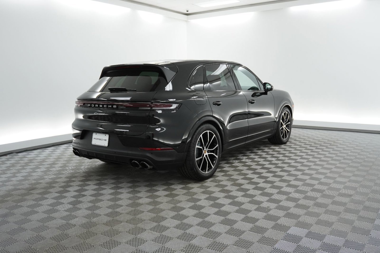 Certified 2025 Porsche Cayenne image 9