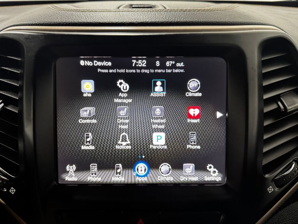 Used 2017 Jeep Cherokee Latitude w/ Cold Weather Group AWD/4WD image 28