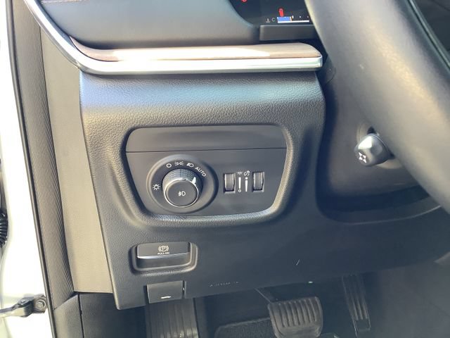 Used 2024 Jeep Grand Cherokee Summit AWD/4WD image 15