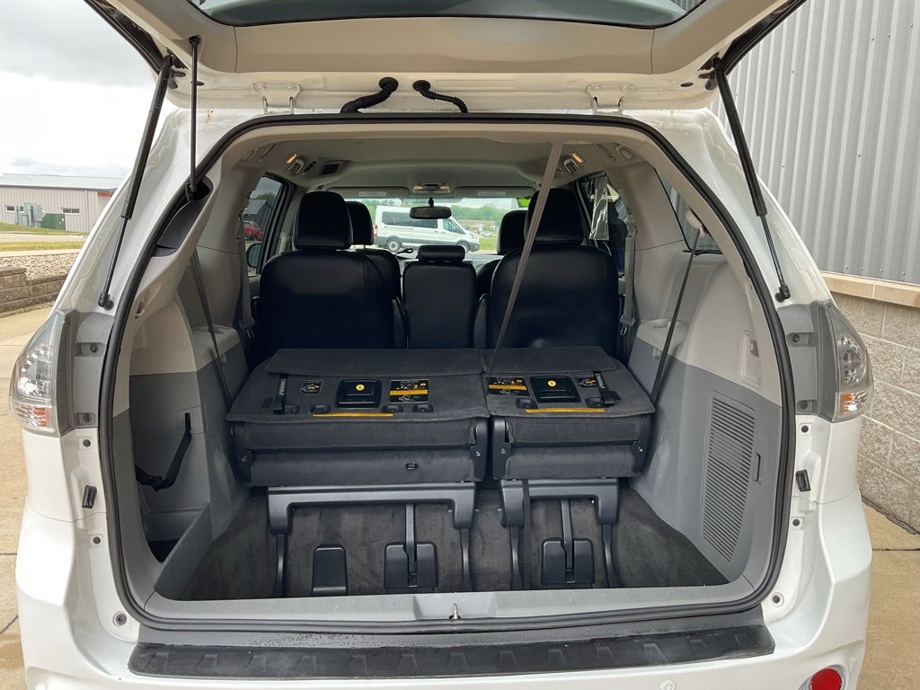 Used 2014 Toyota Sienna SE image 21