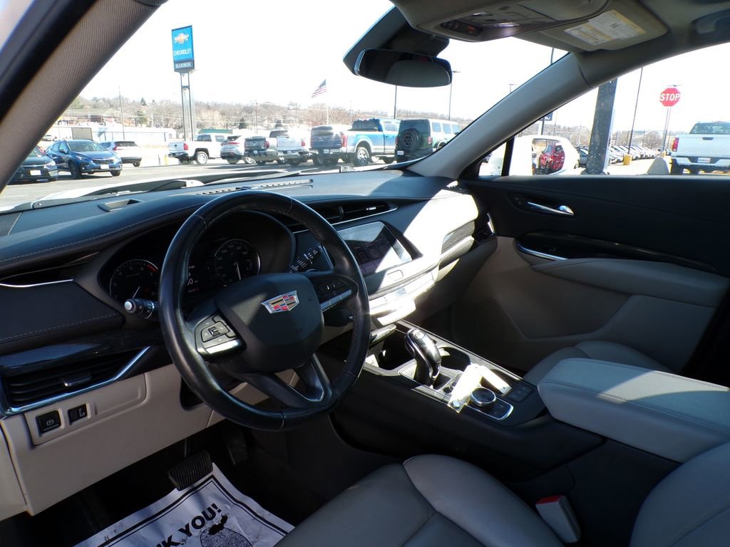 Used 2020 Cadillac XT4 Premium Luxury w/ Cold Weather Package image 15