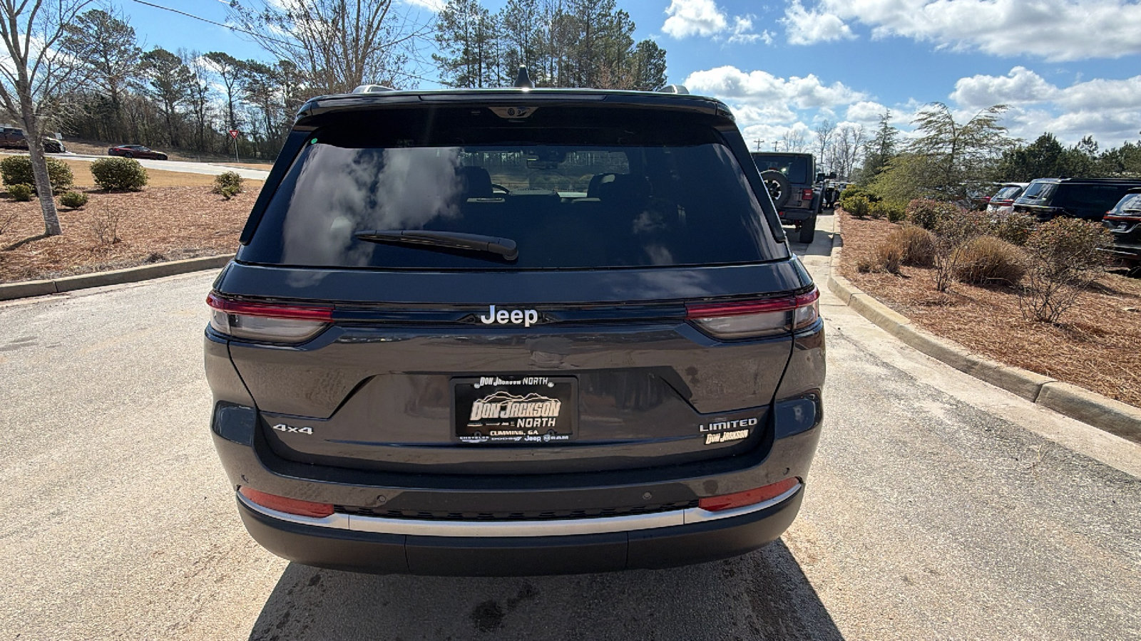 New 2026 Jeep Grand Cherokee Limited w/ Luxury Tech Group II AWD/4WD image 9