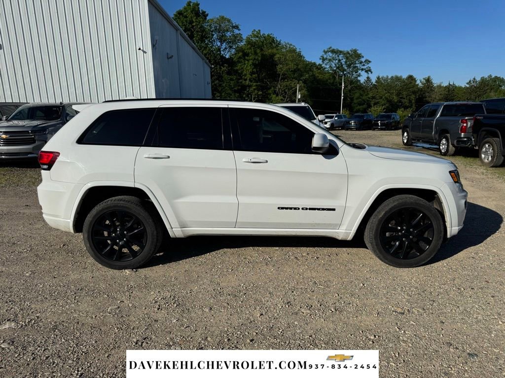Used 2018 Jeep Grand Cherokee Altitude AWD/4WD image 2