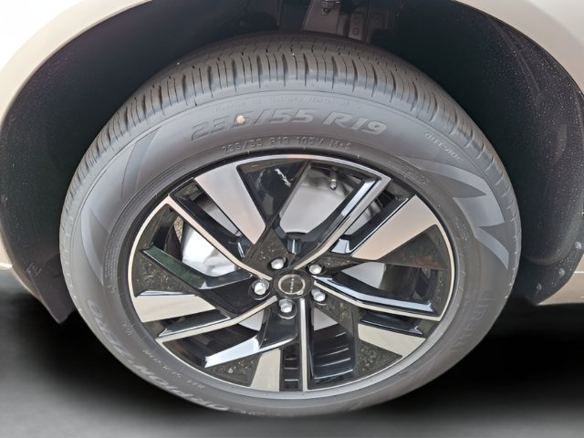 New 2026 Volvo XC60 B5 Plus w/ Protection Package Premier AWD/4WD image 4