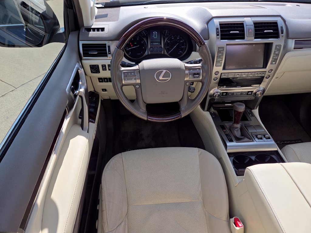 Used 2018 Lexus GX 460 Premium w/ Premium Package AWD/4WD image 32