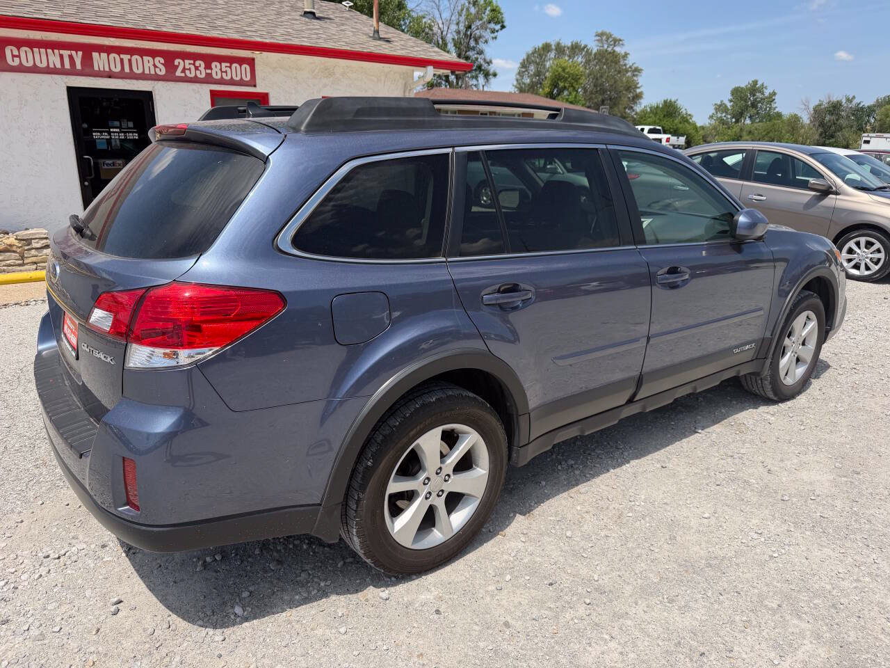 Used 2014 Subaru Outback 2.5i Premium AWD/4WD image 3