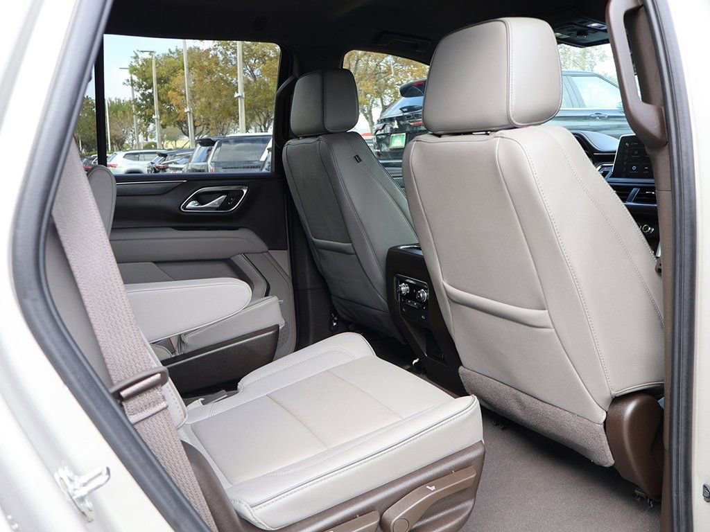 Used 2024 GMC Yukon SLT w/ SLT Luxury Package RWD image 35