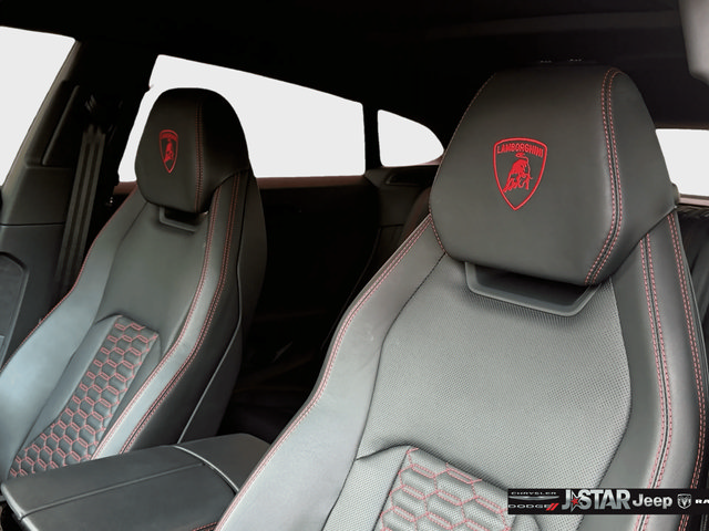 Used 2022 Lamborghini Urus AWD/4WD image 11