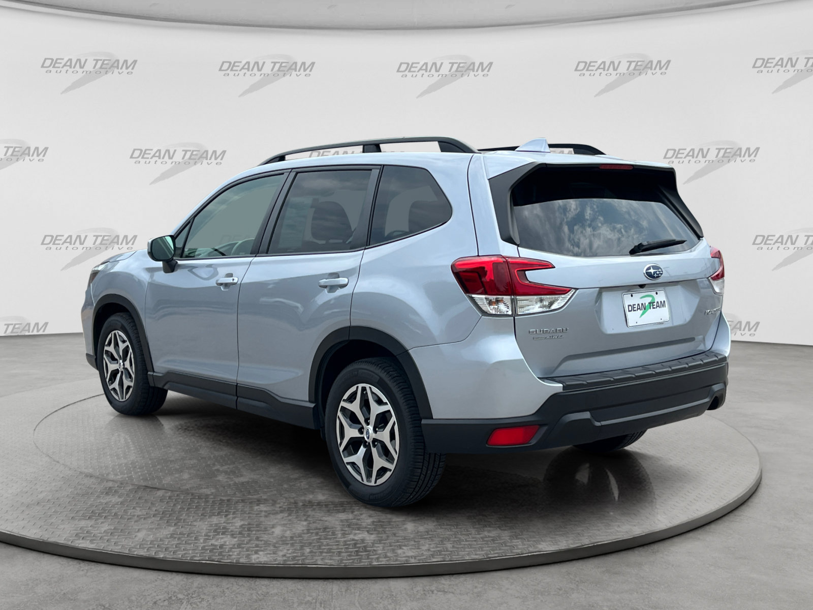 Used 2021 Subaru Forester Premium AWD/4WD image 5