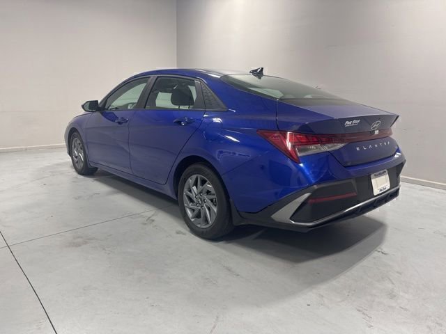 Used 2025 Hyundai Elantra Hybrid FWD image 8