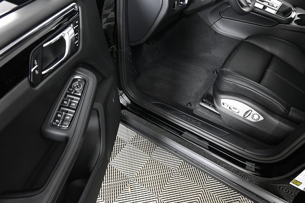 New 2026 Porsche Macan image 8