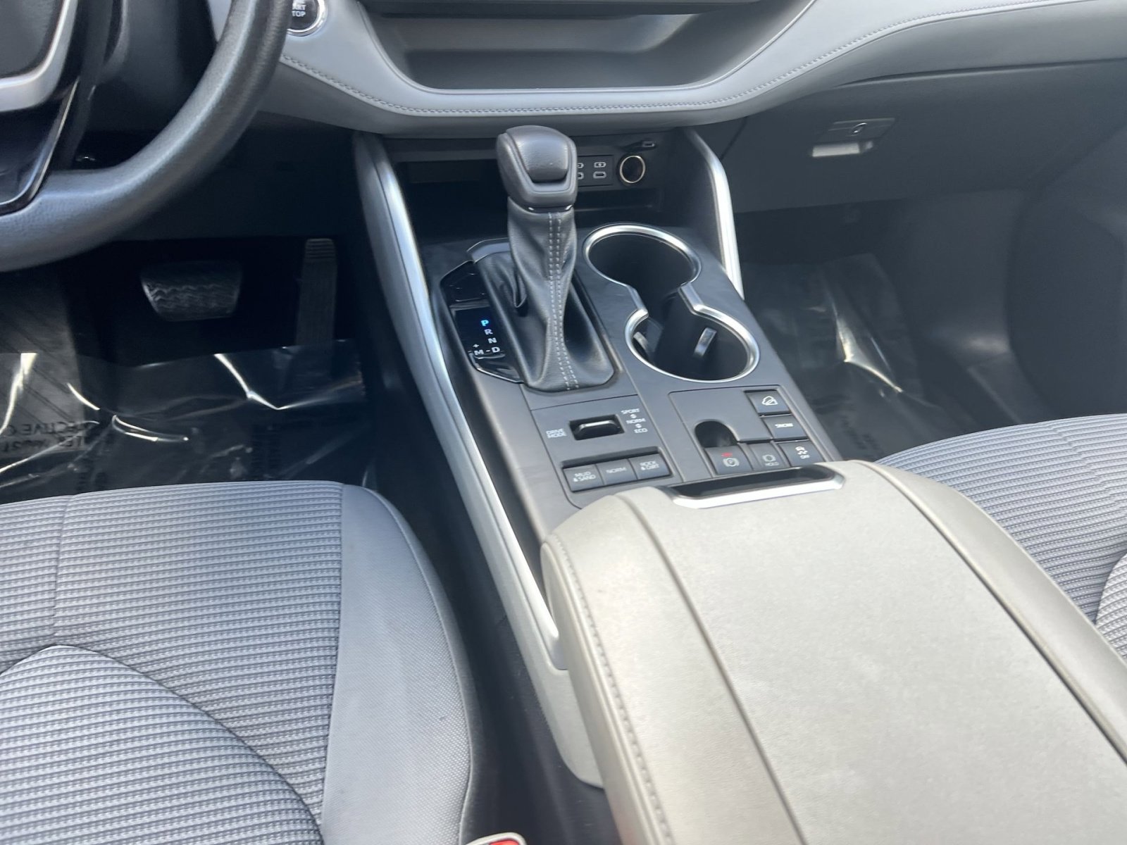 Used 2023 Toyota Highlander L AWD/4WD image 30