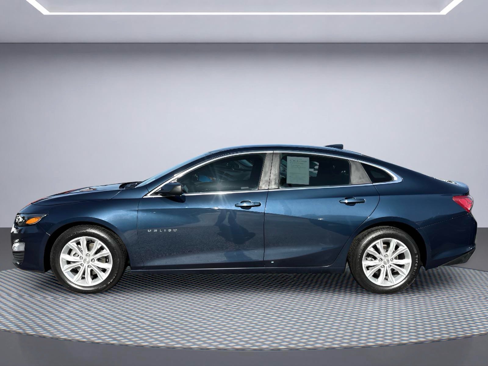Used 2020 Chevrolet Malibu LT FWD image 3
