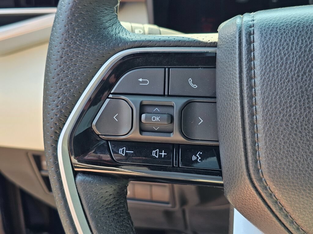 Used 2023 Toyota Sequoia Platinum AWD/4WD image 38