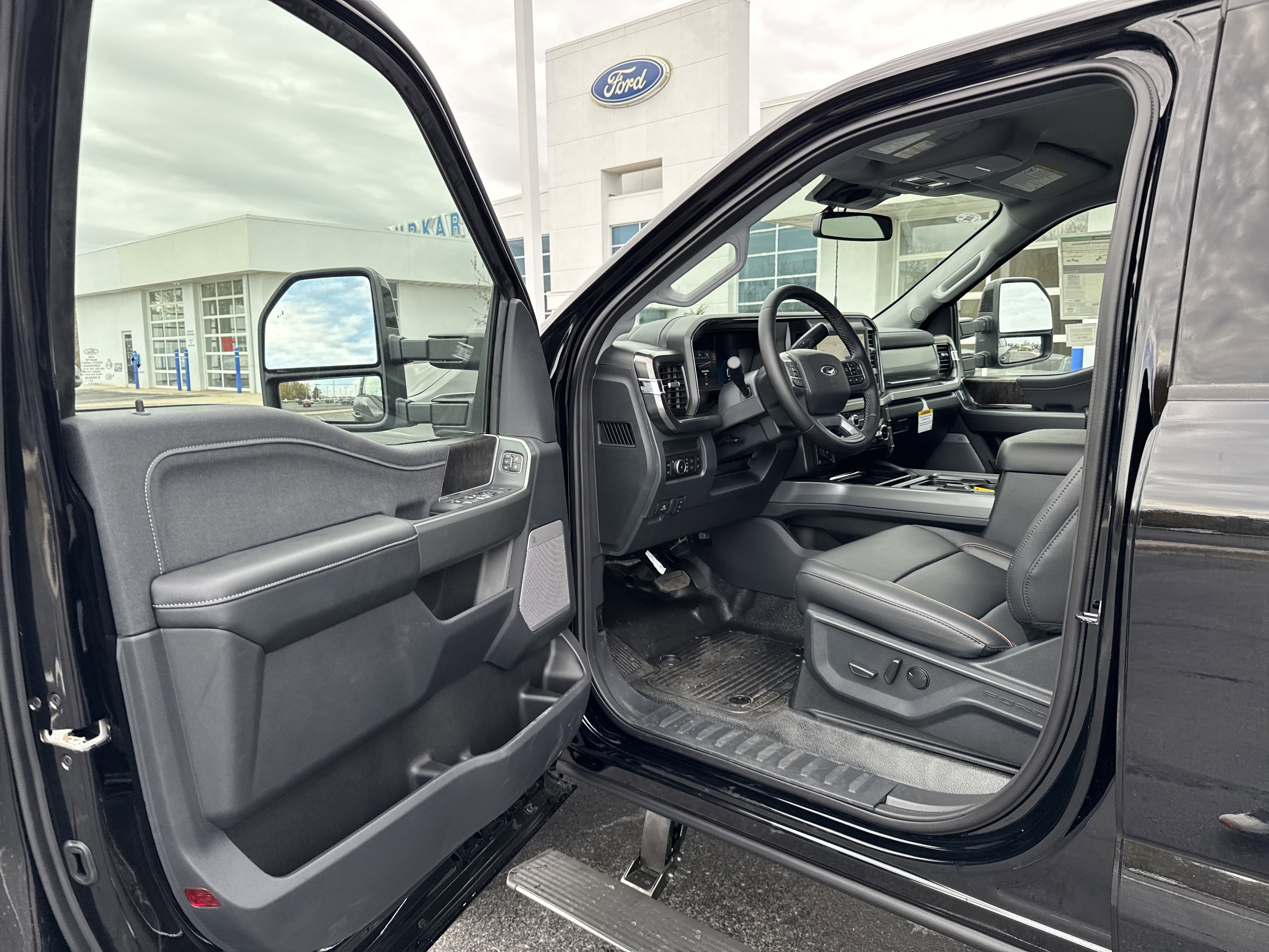 New 2026 Ford F350 Lariat w/ FX4 Off-Road Package image 21