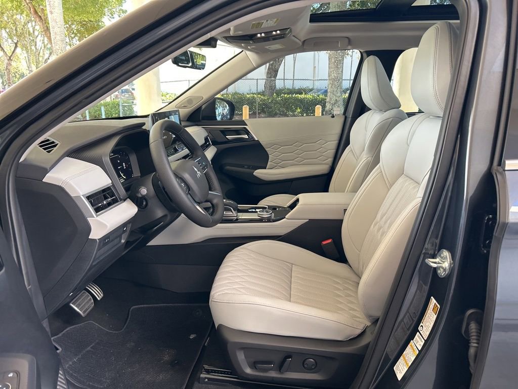 New 2025 Mitsubishi Outlander SEL image 5