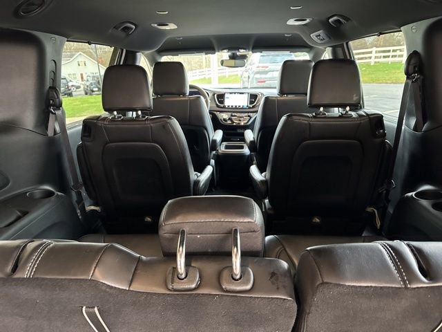 Used 2025 Chrysler Pacifica Select image 35