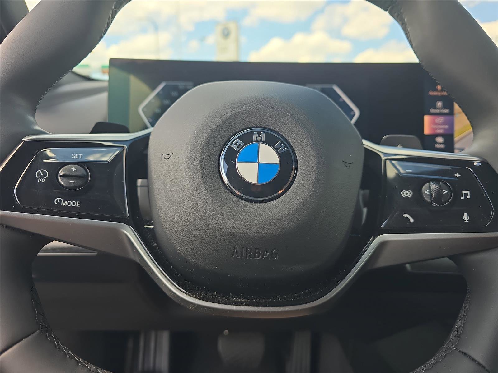 Used 2025 BMW 540i xDrive AWD/4WD image 23