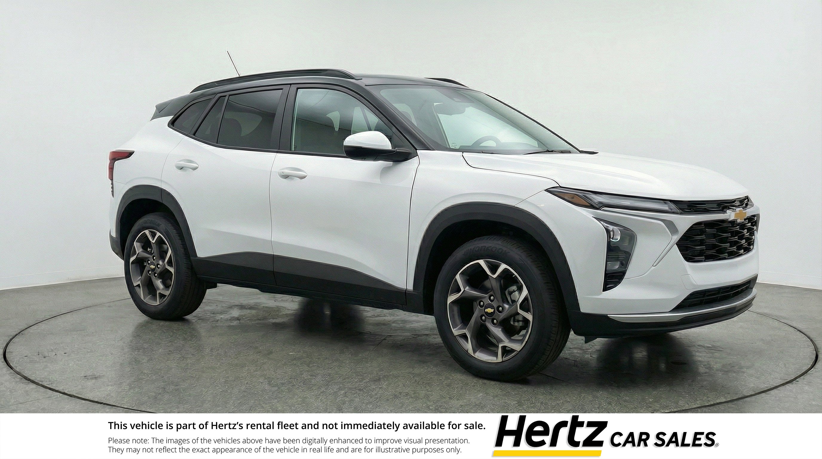 Used 2025 Chevrolet Trax LT FWD image 1