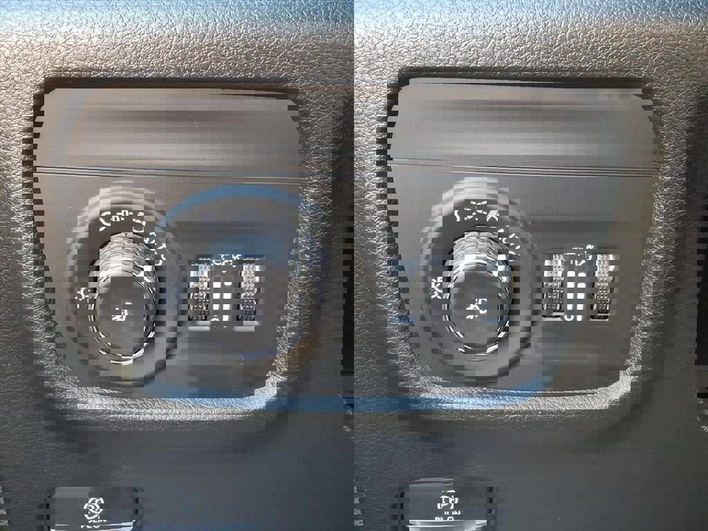 Used 2022 Jeep Grand Cherokee Overland w/ Luxury Tech Group IV image 18