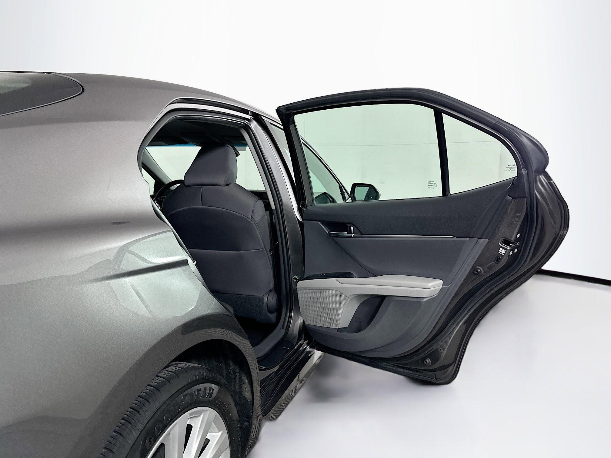 Used 2018 Toyota Camry LE w/ Convenience Package image 28