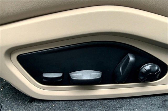 New 2025 Porsche Taycan image 30