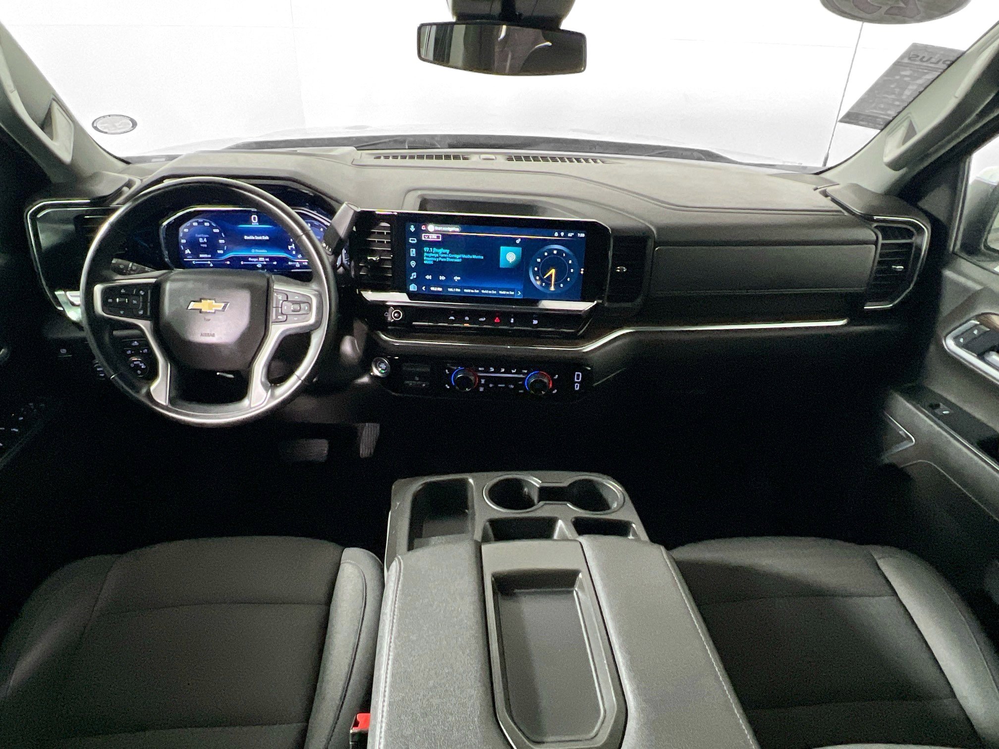 Used 2025 Chevrolet Silverado 1500 LT image 30