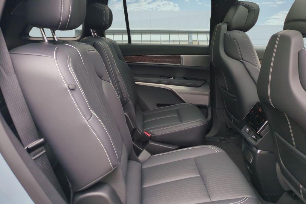 Certified 2026 Cadillac Vistiq Premium Luxury AWD/4WD image 29