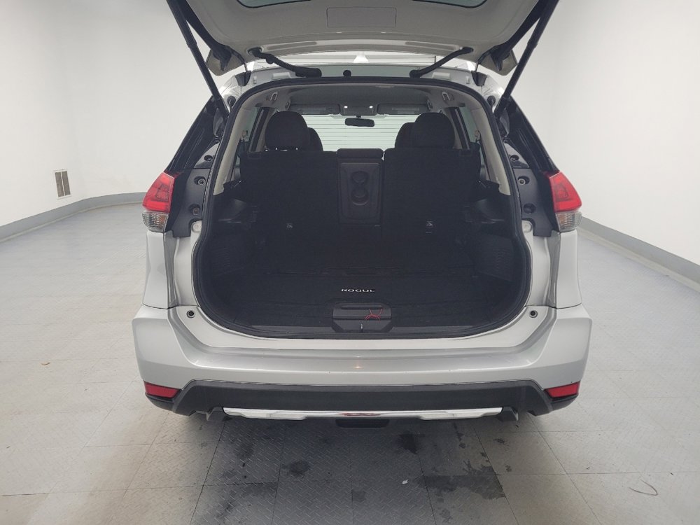 Used 2018 Nissan Rogue SV image 29