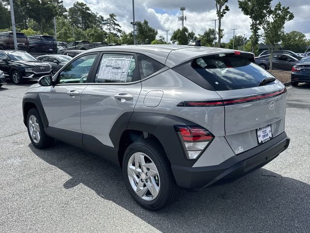 Certified 2025 Hyundai Kona SE image 5