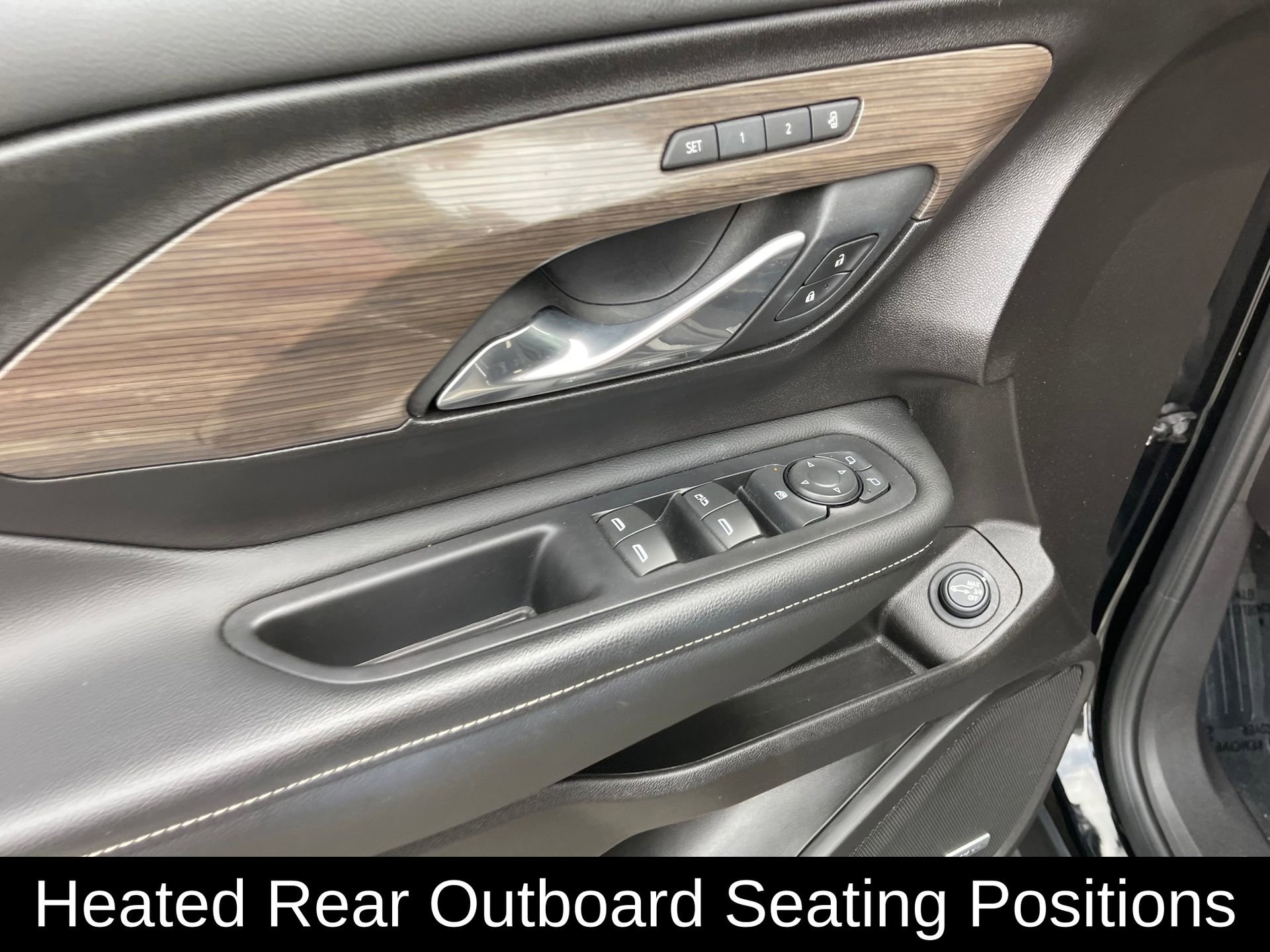 Used 2024 GMC Terrain Denali w/ Denali Premium Package image 15