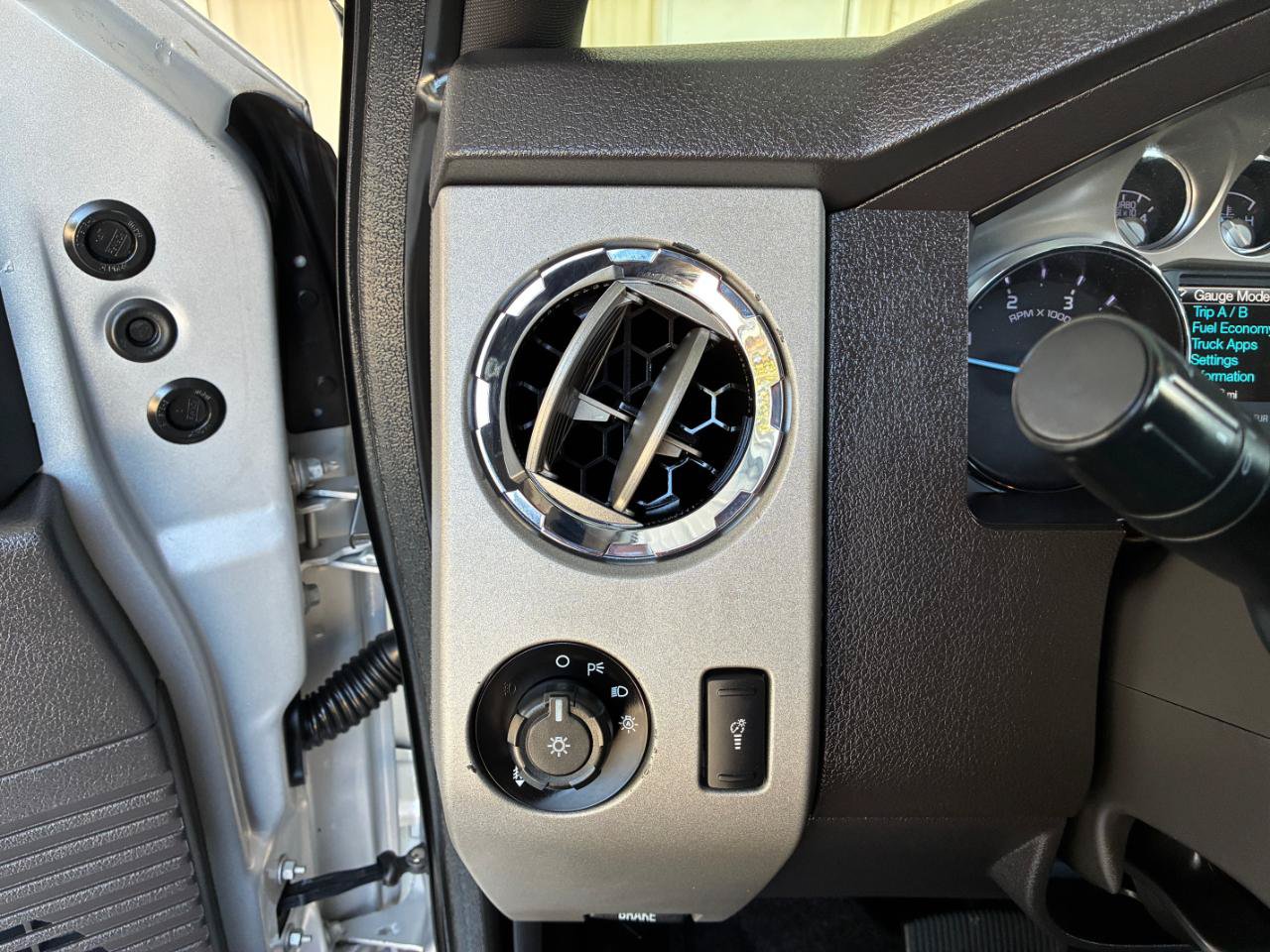 Used 2015 Ford F250 Lariat w/ Lariat Ultimate Package AWD/4WD image 27