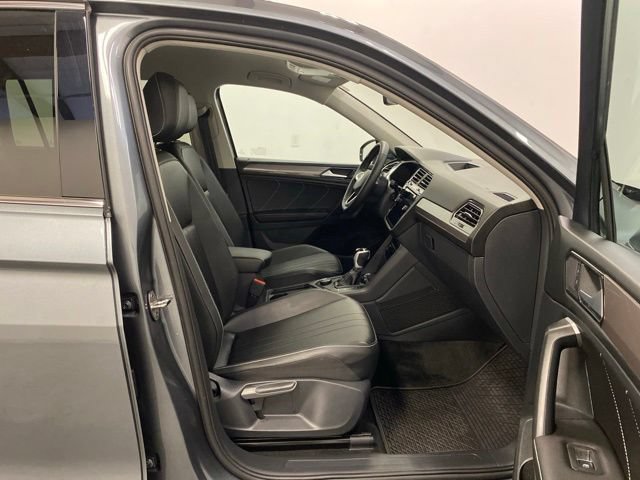 Used 2024 Volkswagen Tiguan SE AWD/4WD image 23