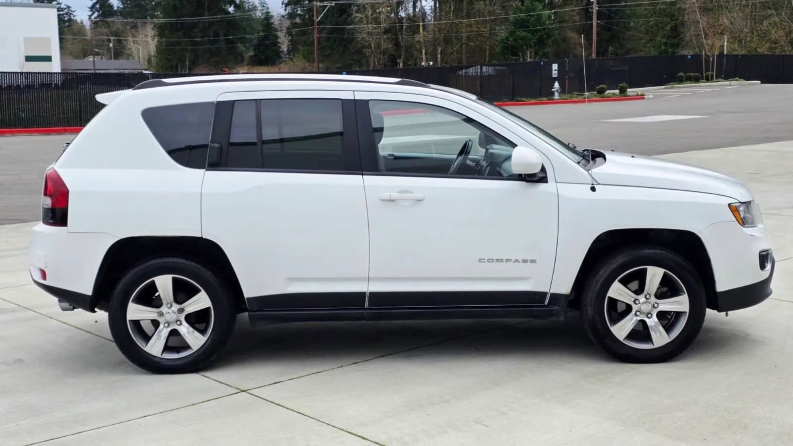 Used 2016 Jeep Compass High Altitude image 6