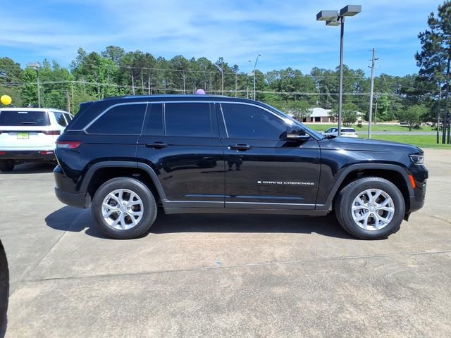 Used 2023 Jeep Grand Cherokee Limited AWD/4WD image 2
