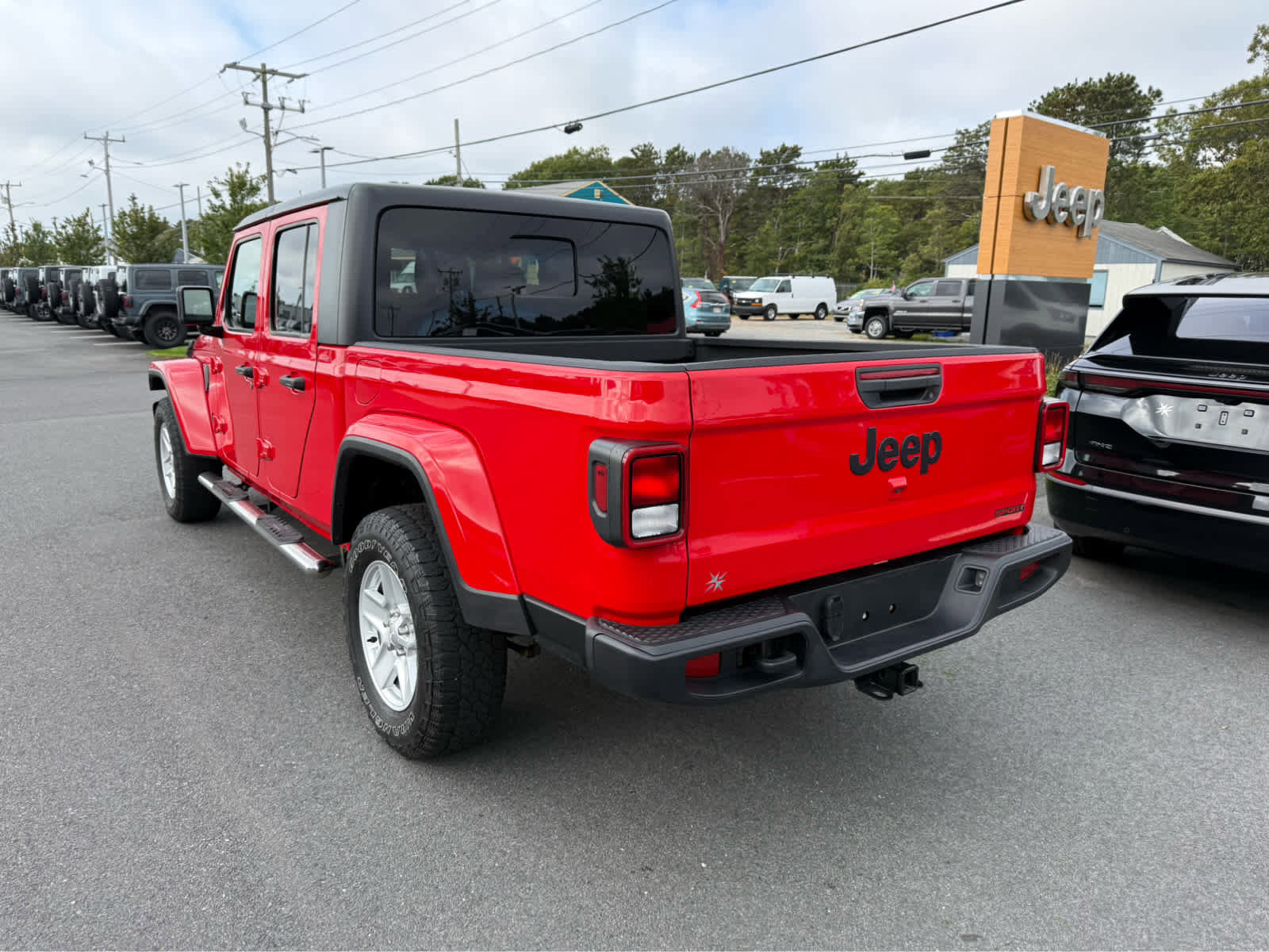 Used 2021 Jeep Gladiator Sport image 6