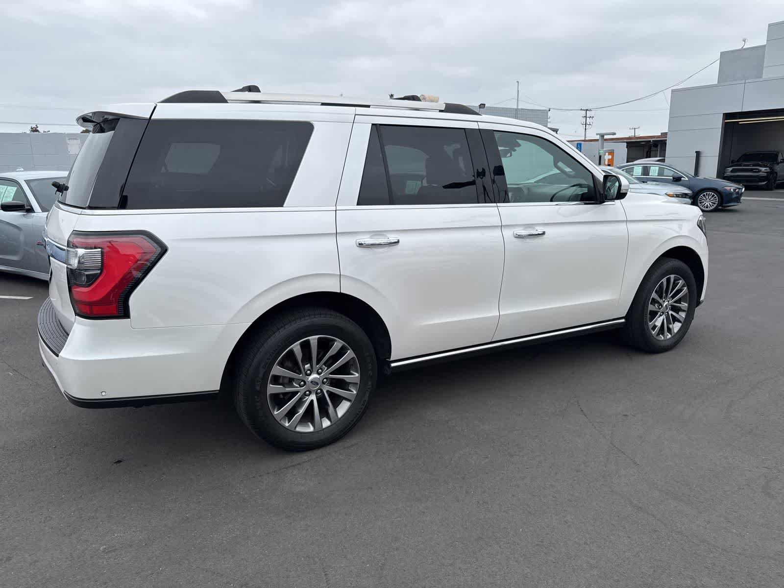 Used 2018 Ford Expedition Limited w/ Equipment Group 301A AWD/4WD image 11
