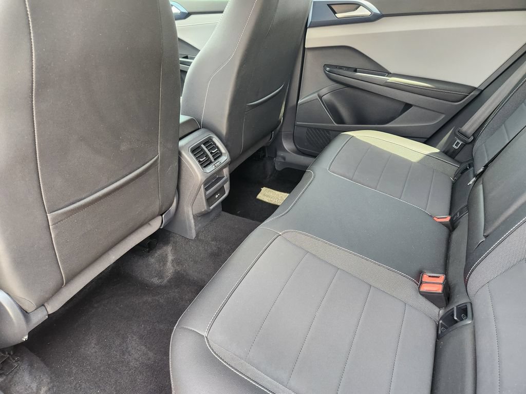 Used 2024 Volkswagen Taos SE FWD image 21