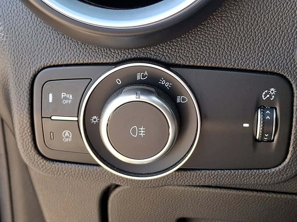 Used 2024 Alfa Romeo Stelvio AWD image 25