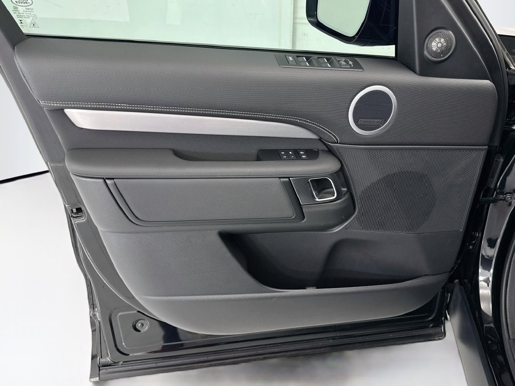 Certified 2026 Land Rover Discovery Limited Edition AWD/4WD image 23
