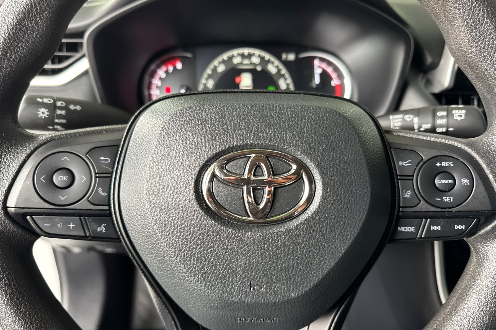 Used 2025 Toyota RAV4 XLE FWD image 23