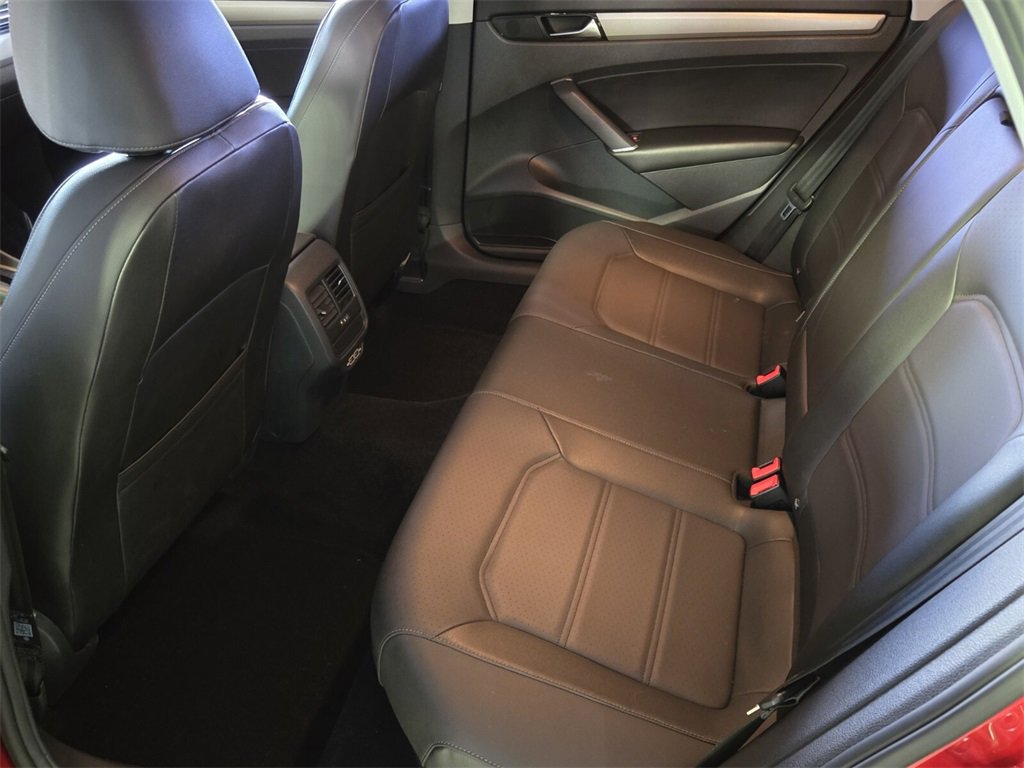 Used 2022 Volkswagen Passat 2.0T SE image 12