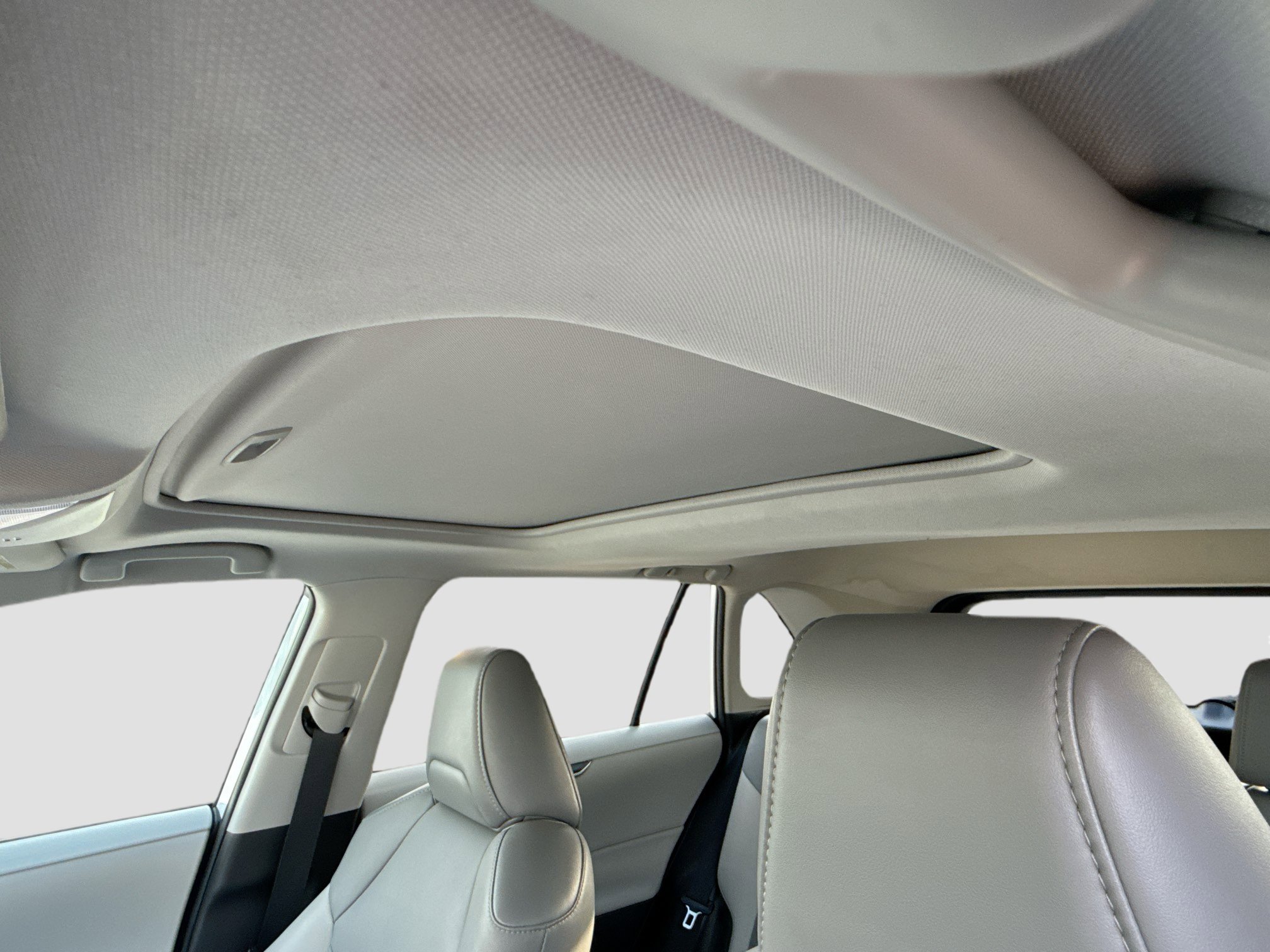 Used 2021 Toyota RAV4 XLE Premium image 27